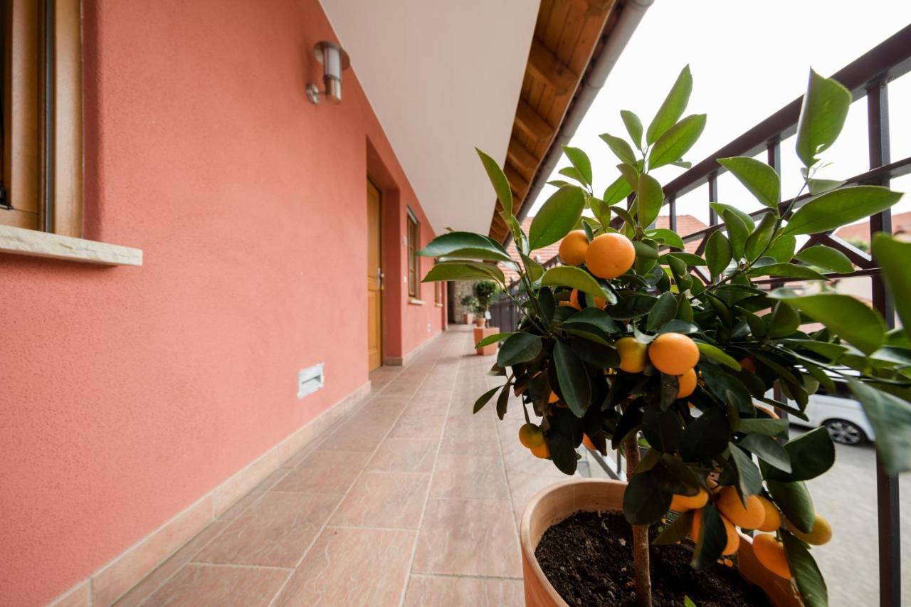 Hofgut Metzler Hotel Gau-Heppenheim Bagian luar foto